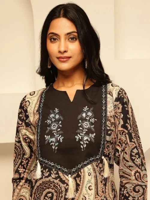 Women Paisley Embroidered Pure Cotton Kurti Women Paisley Embroidered Pure Cotton Kurti
