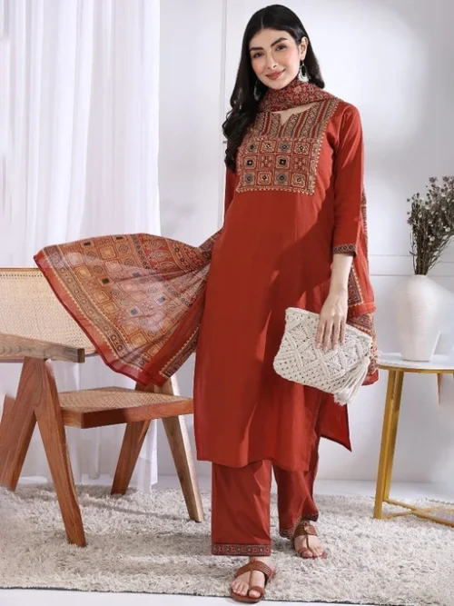 Women Floral Printed Kurta with Trousers & Dupatta